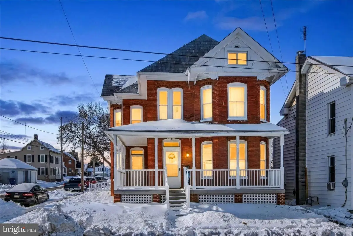 102 N Queen St, Littlestown, PA 17340 - #1