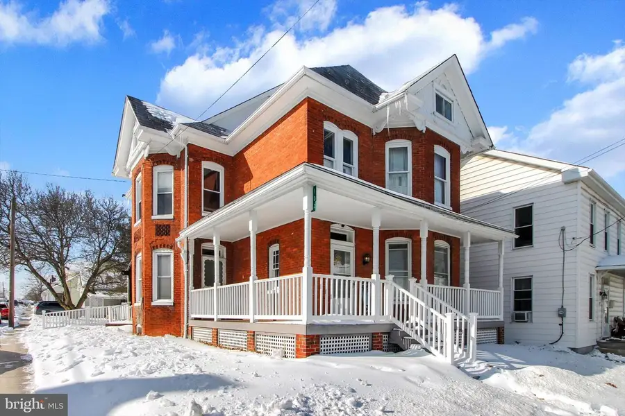 102 N Queen St, Littlestown, PA 17340 - #3