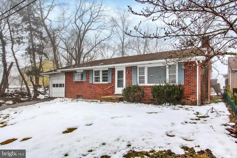 108 S Hickory Ln, New Oxford, PA 17350 - #2