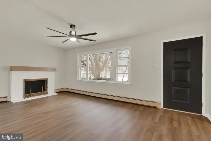 108 S Hickory Ln, New Oxford, PA 17350 - #3