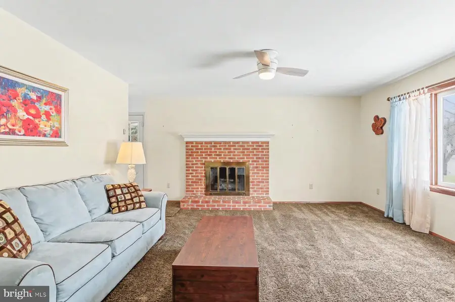 16 Halleck Dr, East Berlin, PA 17316 - #2