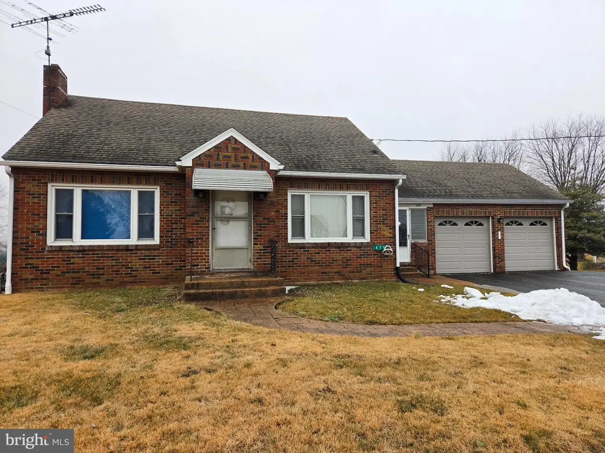 678 Littlestown Rd, Littlestown, PA 17340 - #1