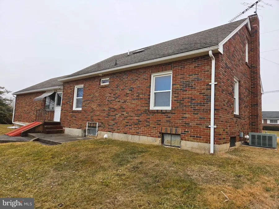 678 Littlestown Rd, Littlestown, PA 17340 - #3