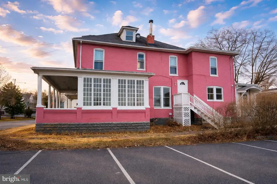 358 E York St, Gettysburg, PA 17325 - #3