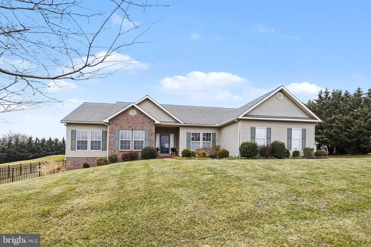 36 W Summit Dr, Littlestown, PA 17340 - #1