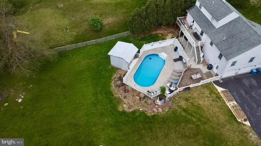 3 Howard Dr, East Berlin, PA 17316 - #2