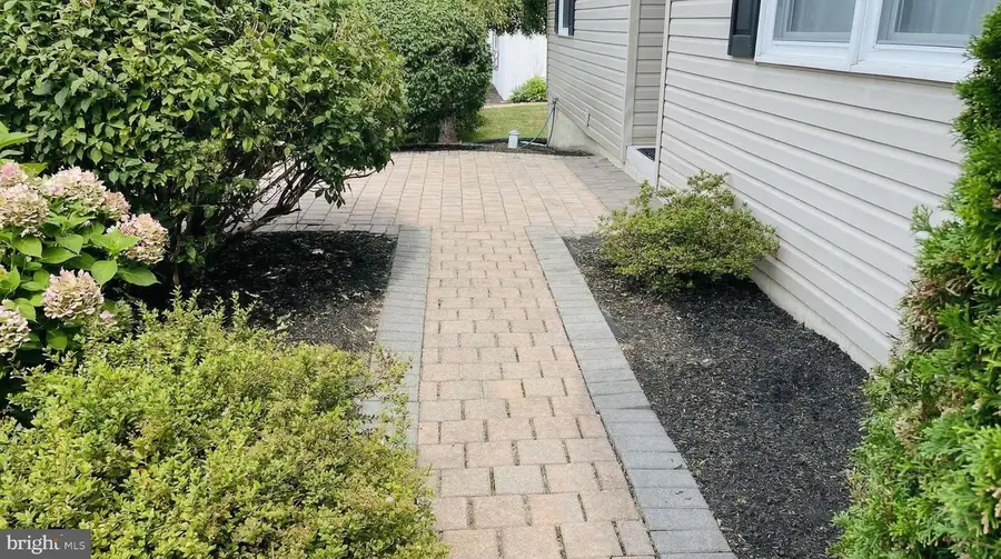 14 Sedgwick Dr, East Berlin, PA 17316 - #3