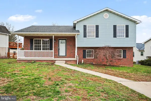 17 Mason Dixon Dr, LITTLESTOWN, PA 17340