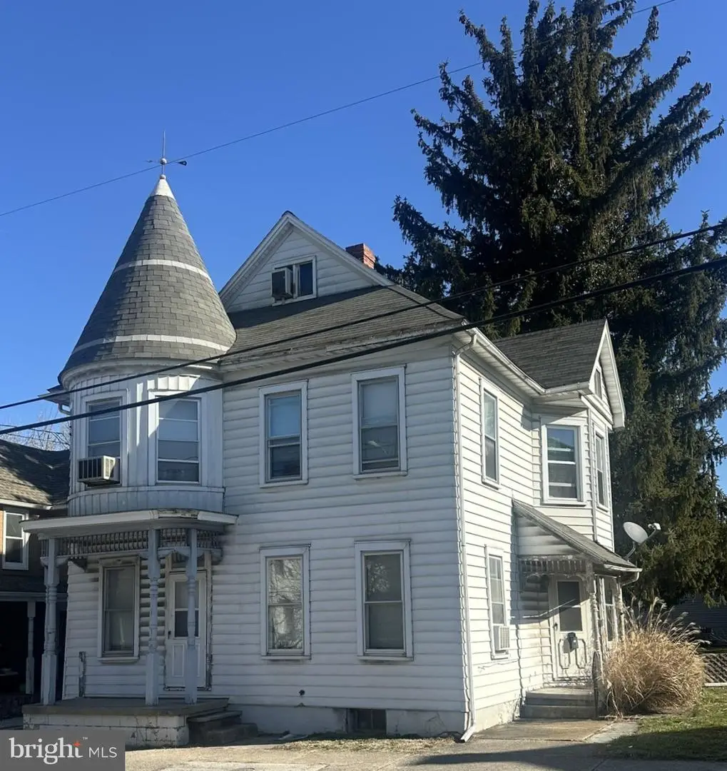 37 N Queen St, Littlestown, PA 17340 - #1