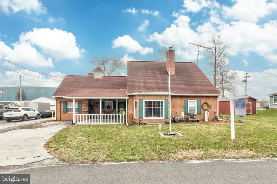 229 E High St, New Oxford, PA 17350 - #2