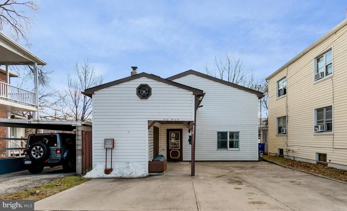 31 E Water St, Gettysburg, PA 17325 - #1