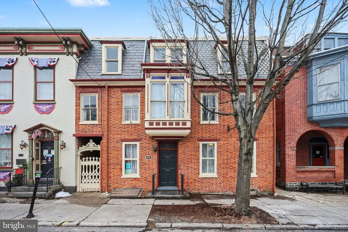 217 Baltimore St, Gettysburg, PA 17325 - #1