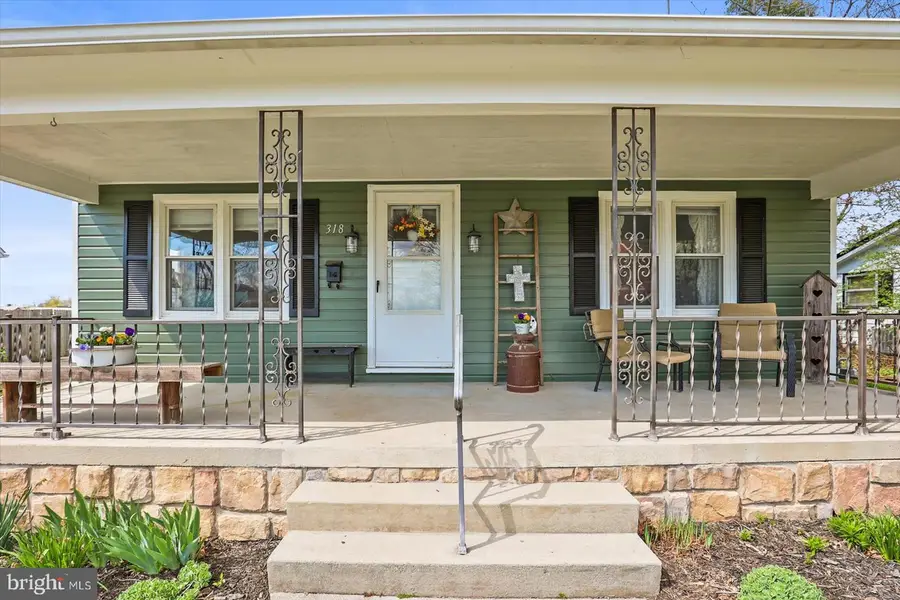 318 W High St, New Oxford, PA 17350 - #2