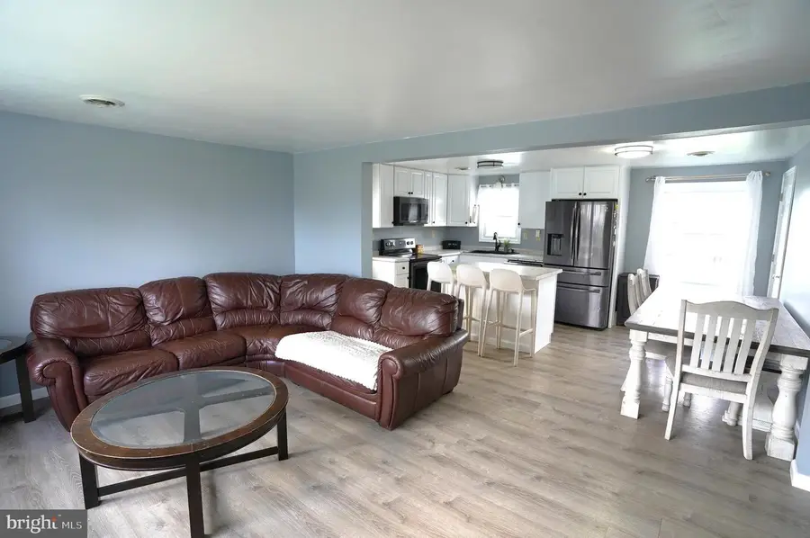 85 E Locust Ln, New Oxford, PA 17350 - #3