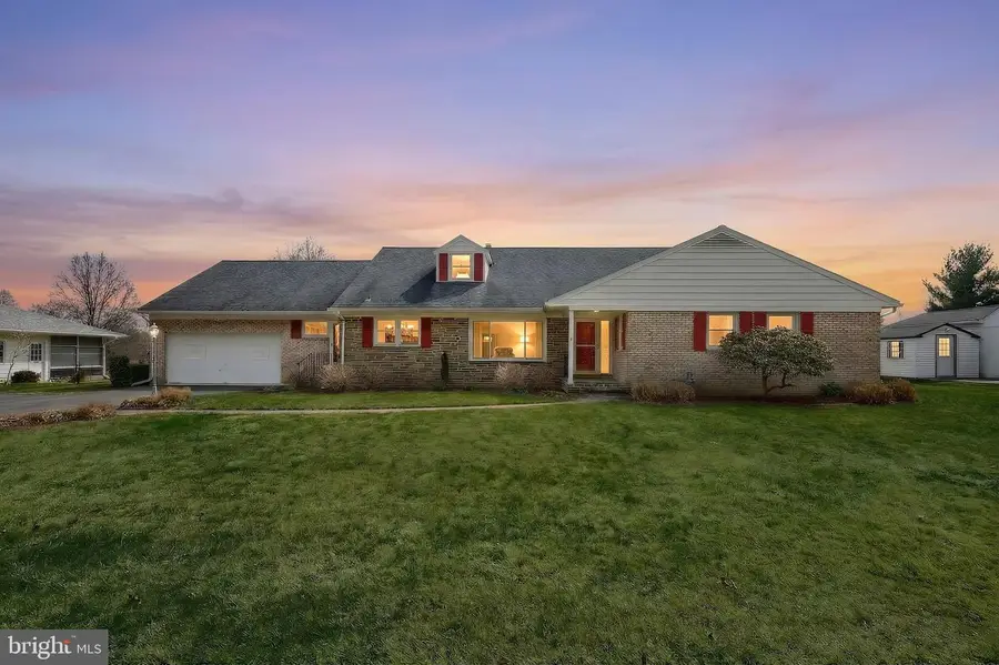 290 Country Club Ln, Gettysburg, PA 17325 - #2