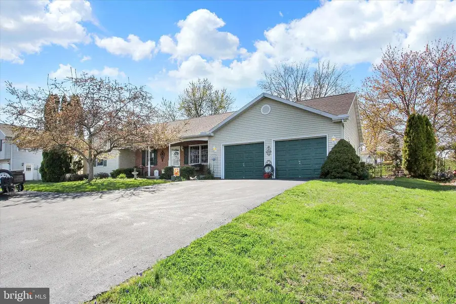 4 Hancock Dr, East Berlin, PA 17316 - #2