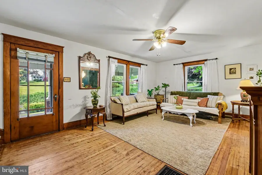 186 W York St, Biglerville, PA 17307 - #2