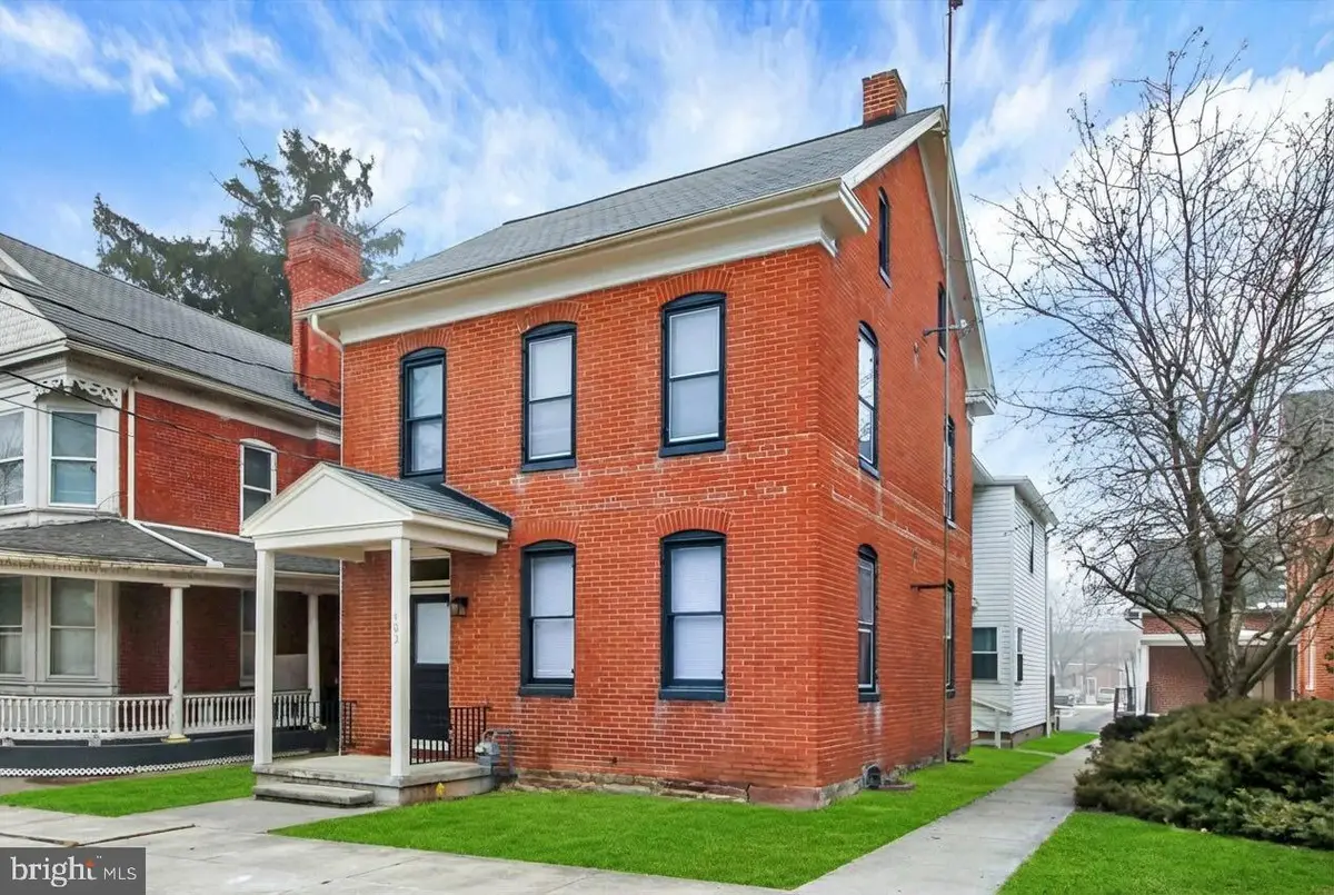 405 W King St, East Berlin, PA 17316 - #1