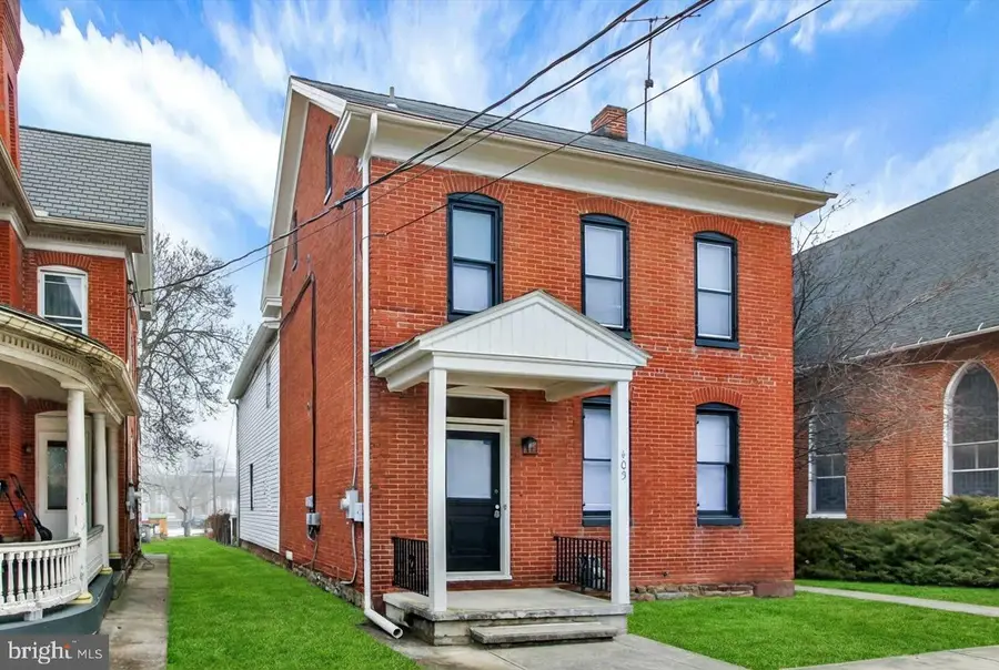405 W King St, East Berlin, PA 17316 - #2