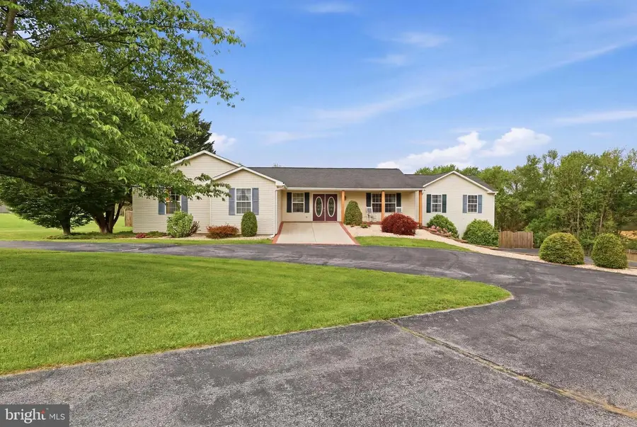 415 Barts Church Rd, Hanover, PA 17331 - #2