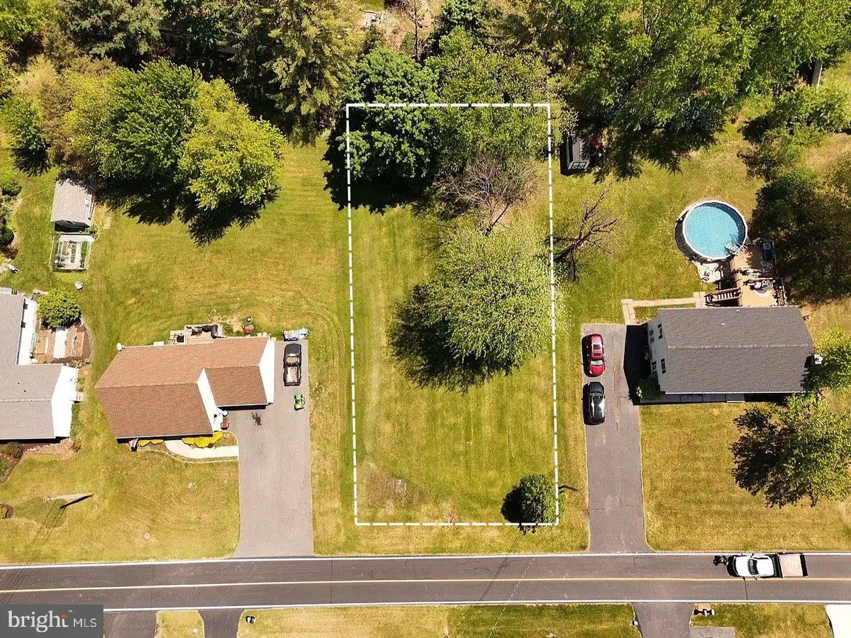 663 Curtis Dr, Gettysburg, PA 17325 - #1