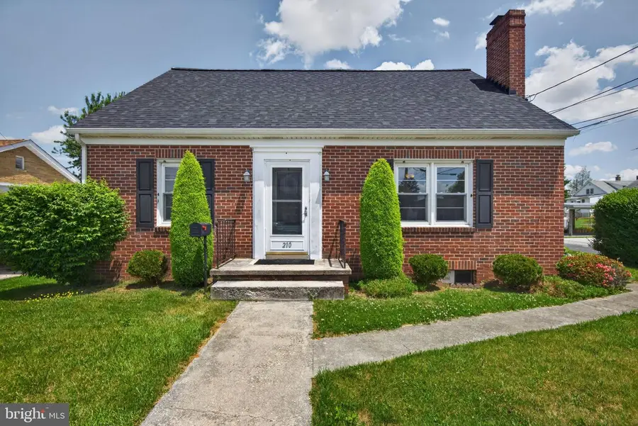 210 Stambach St, McSherrystown, PA 17344 - #2