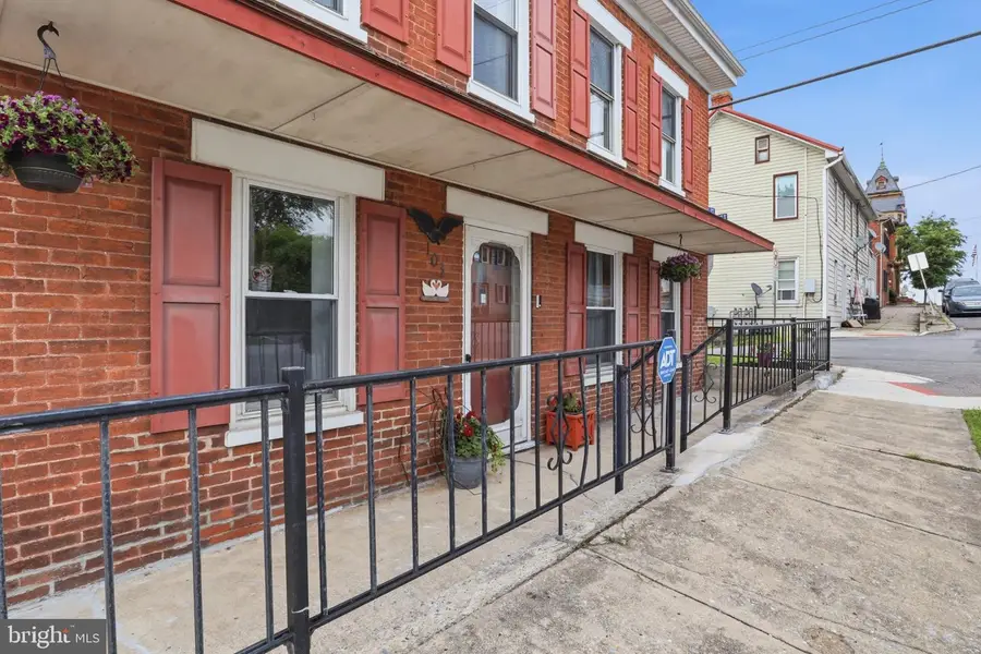 103 W King St, Abbottstown, PA 17301 - #3
