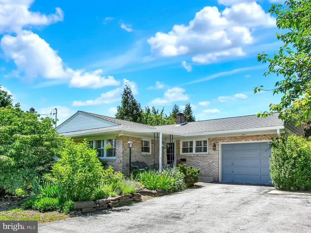255 S Howard Ave, Gettysburg, PA 17325 - #1
