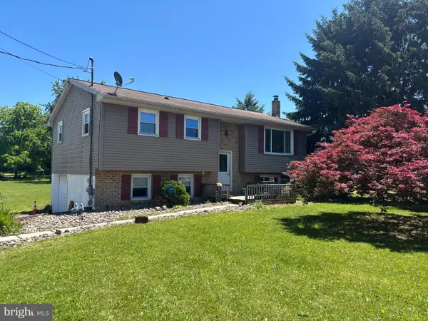 20 Commerce St, NEW OXFORD, PA 17350