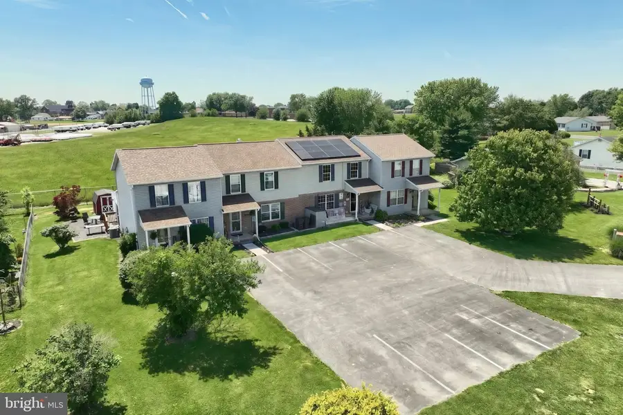 112 Billerbeck St, New Oxford, PA 17350 - #3