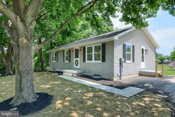 415 Hanover St, NEW OXFORD, PA 17350