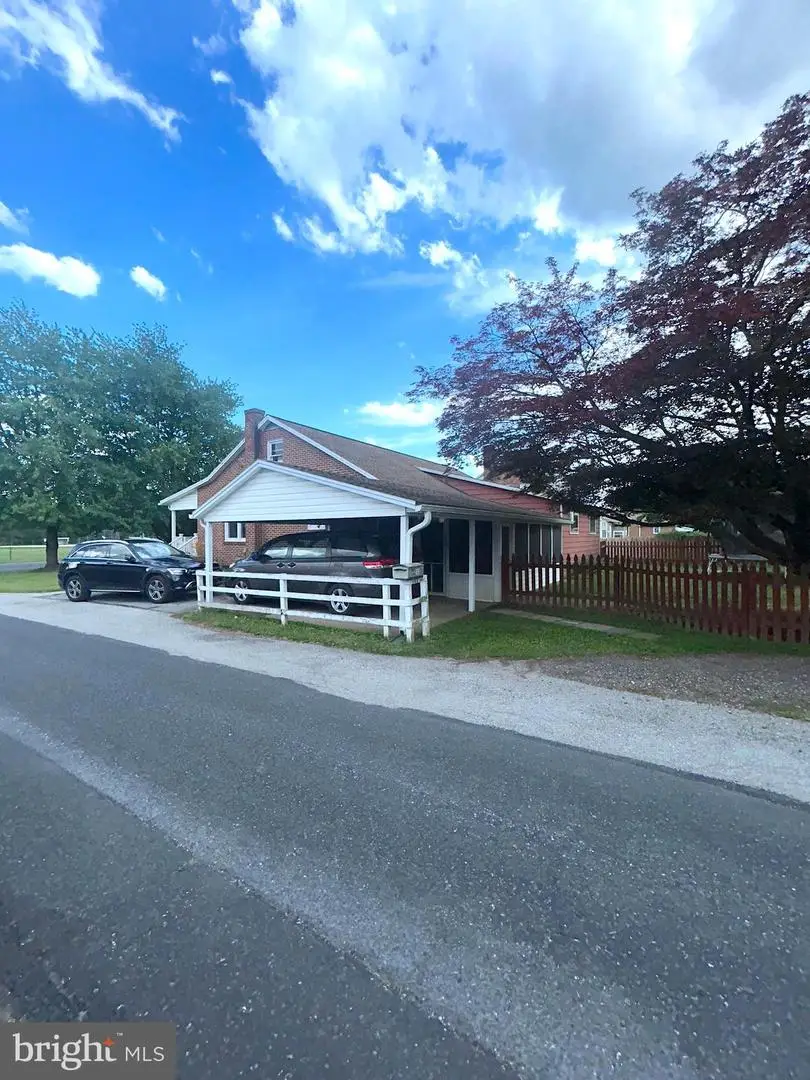211 W Main St, Fairfield, PA 17320 - #3