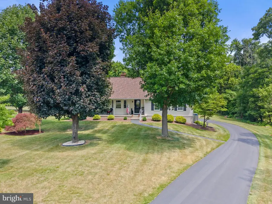 1417 New Chester Rd, New Oxford, PA 17350 - #2