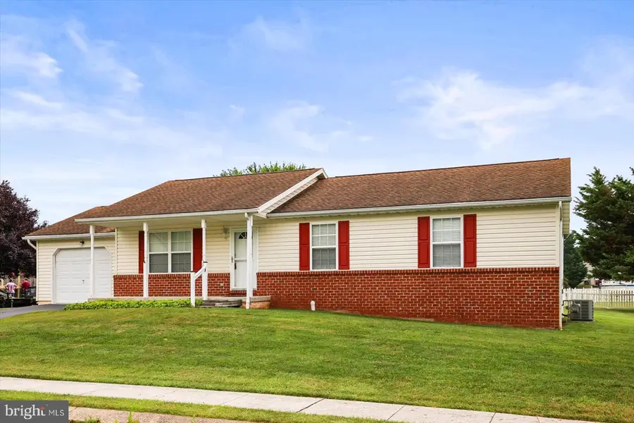 285 Drummer Dr, New Oxford, PA 17350 - #3