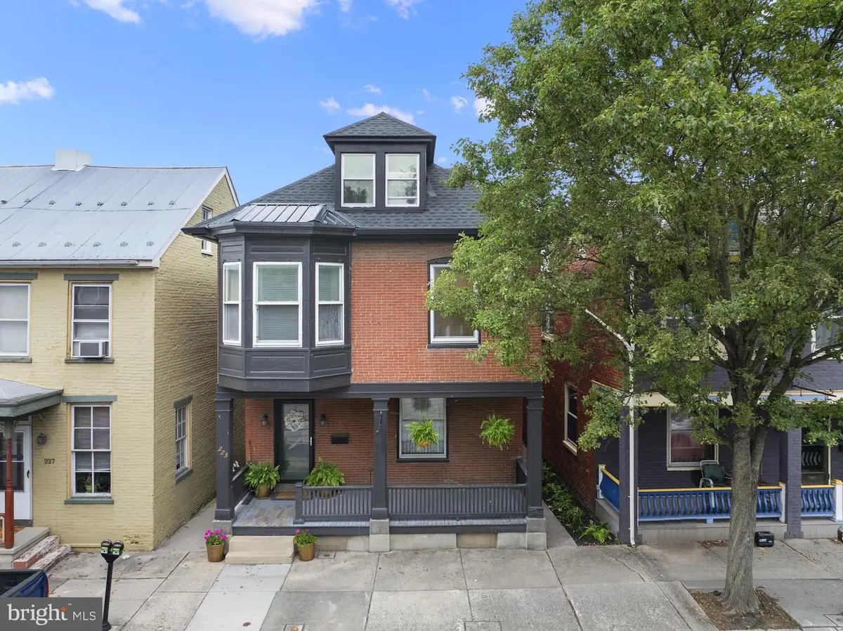 223 Chambersburg St, Gettysburg, PA 17325 - #1