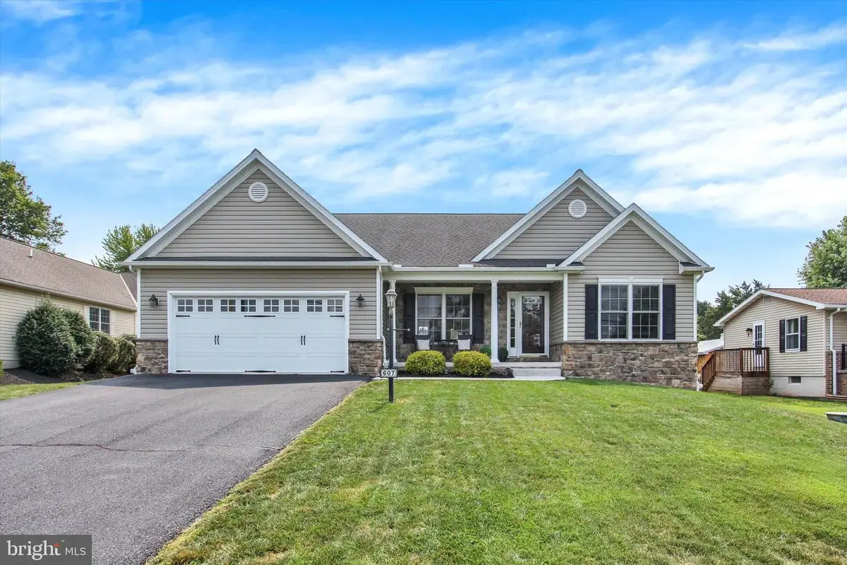 607 Heritage Dr, Gettysburg, PA 17325 - #1