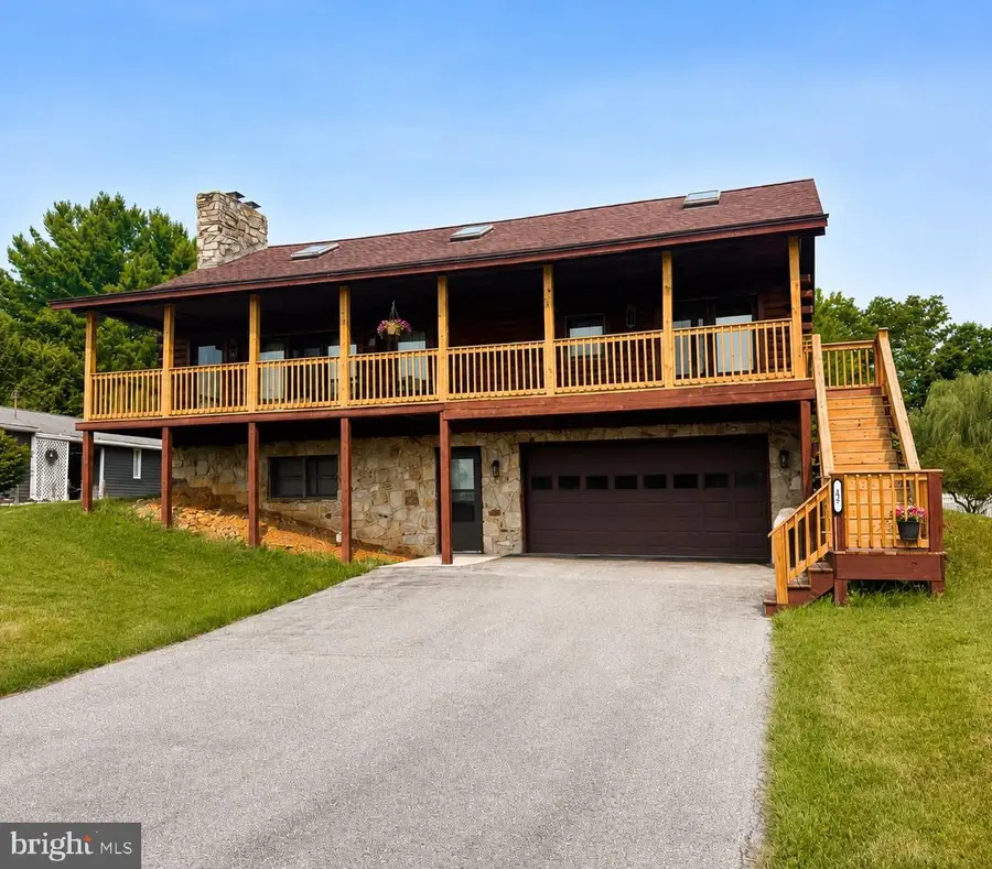 19 Lake Meade Dr, East Berlin, PA 17316 - #2