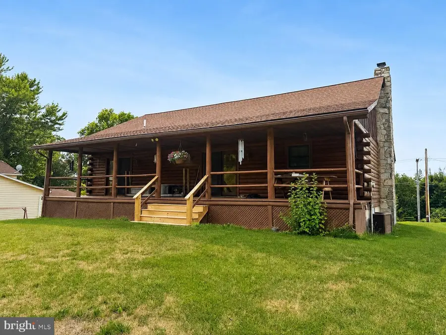 19 Lake Meade Dr, East Berlin, PA 17316 - #3
