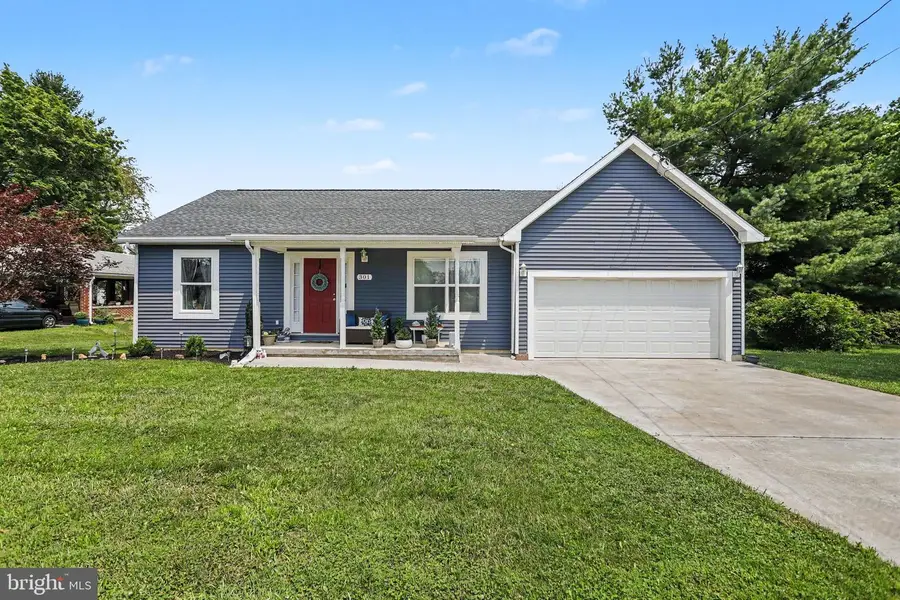 301 W Myrtle St, Littlestown, PA 17340 - #2