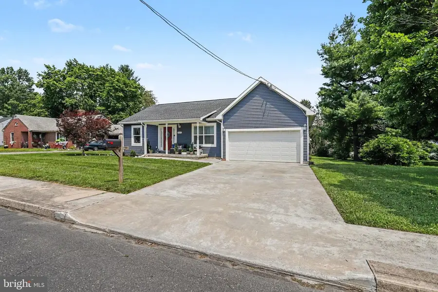301 W Myrtle St, Littlestown, PA 17340 - #3