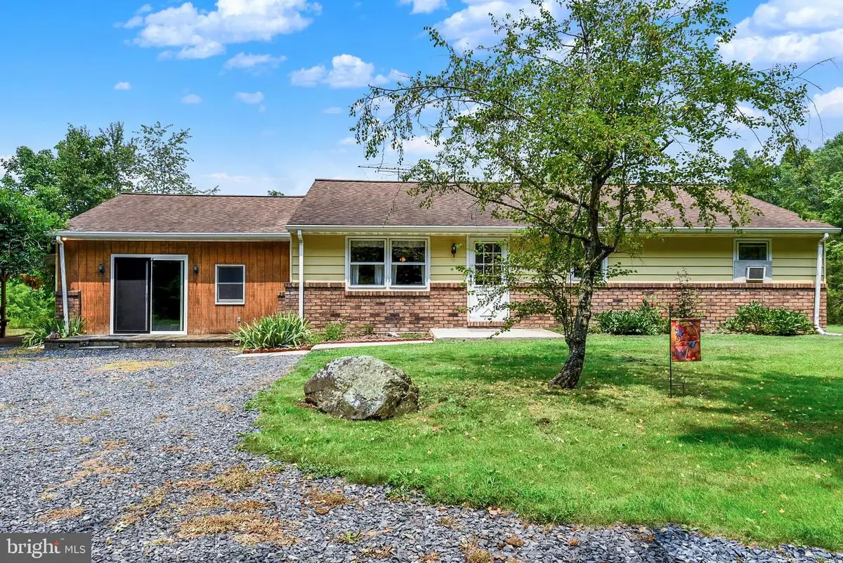 433 Plainview Rd, Gettysburg, PA 17325 - #1