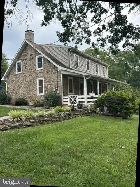 450 Kohler School Rd, New Oxford, PA 17350 - #1