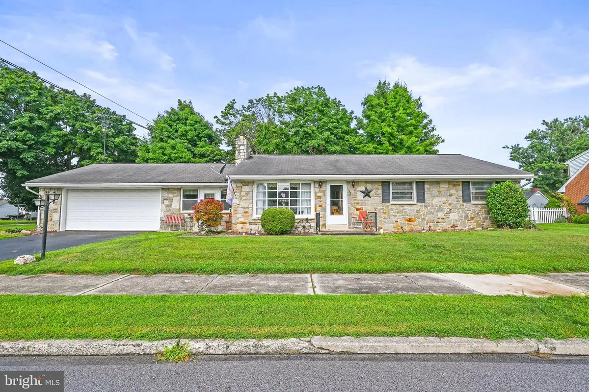 32 Columbus Ave, Littlestown, PA 17340 - #1