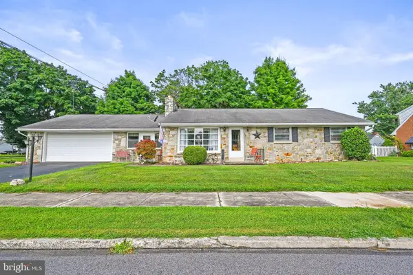 32 Columbus Ave, LITTLESTOWN, PA 17340
