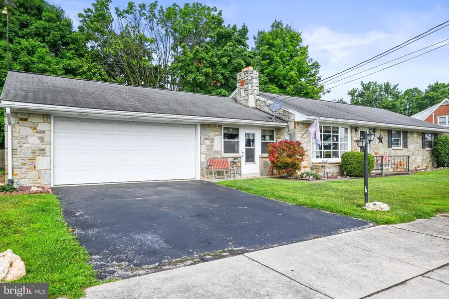 32 Columbus Ave, Littlestown, PA 17340 - #2