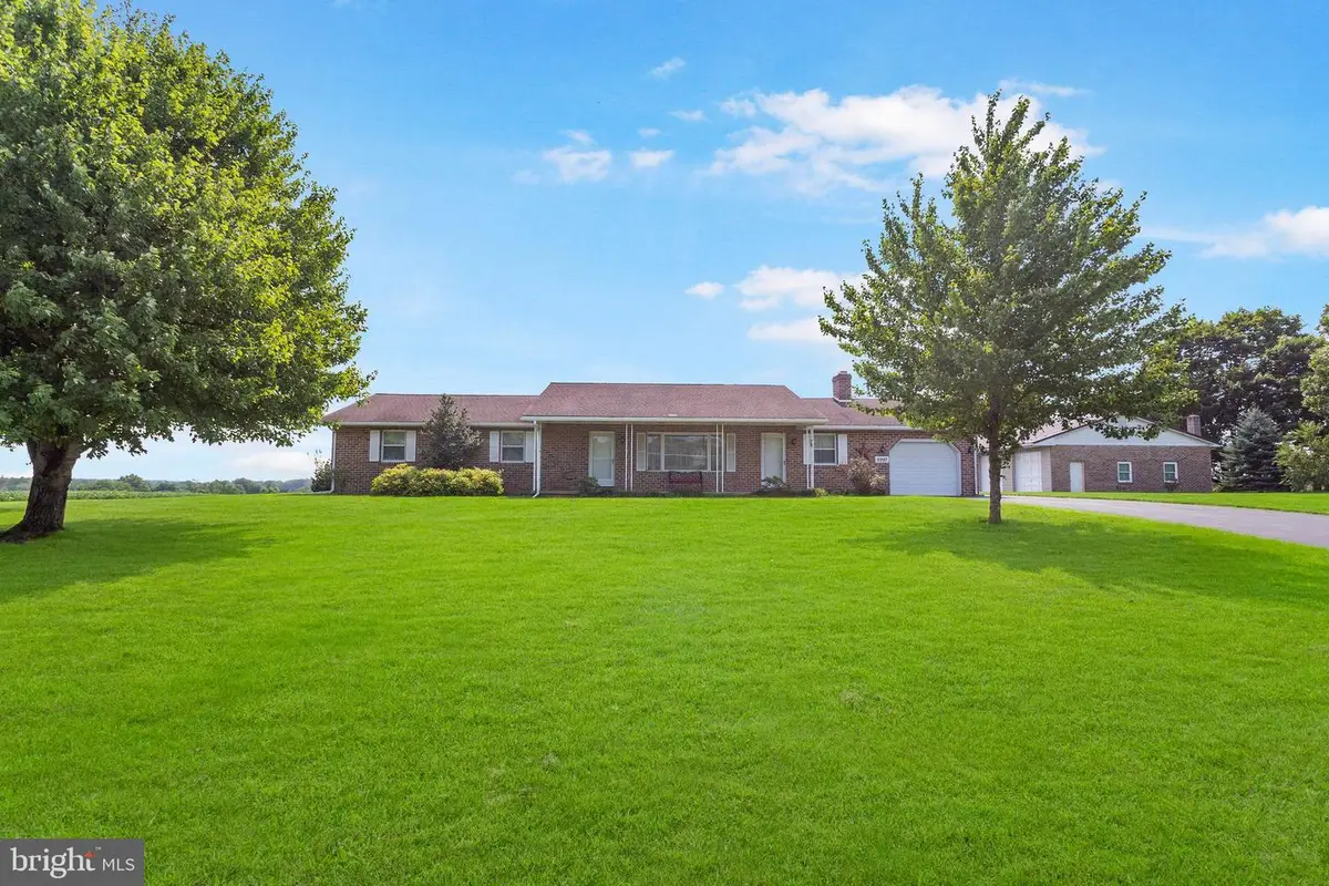5997 Old Harrisburg Rd, Gettysburg, PA 17325 - #1