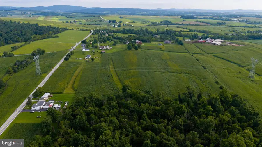 550 Hilltown Rd, Gettysburg, PA 17325 - #2