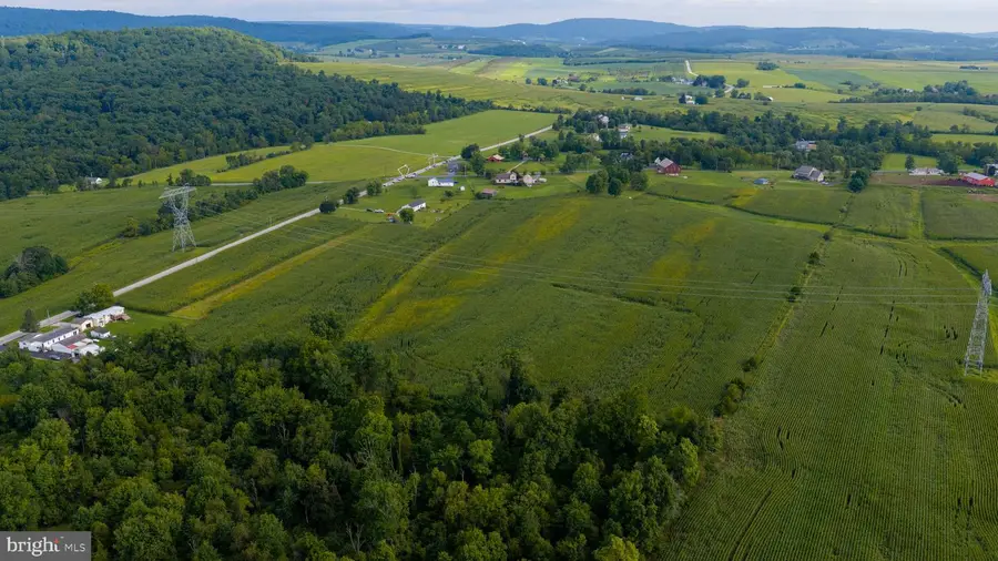 550 Hilltown Rd, Gettysburg, PA 17325 - #3