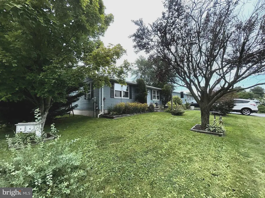 4 Corey Ln, New Oxford, PA 17350 - #2