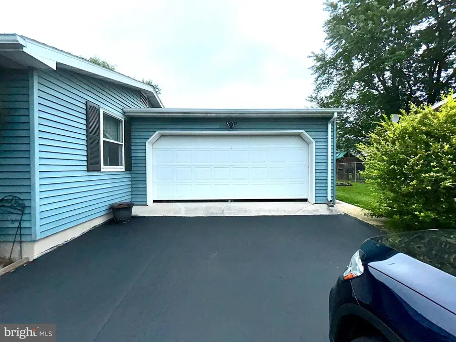 4 Corey Ln, New Oxford, PA 17350 - #3